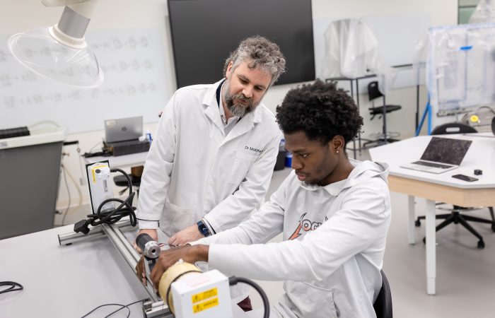 USMSM student working in a lab with Dr. Malatesta